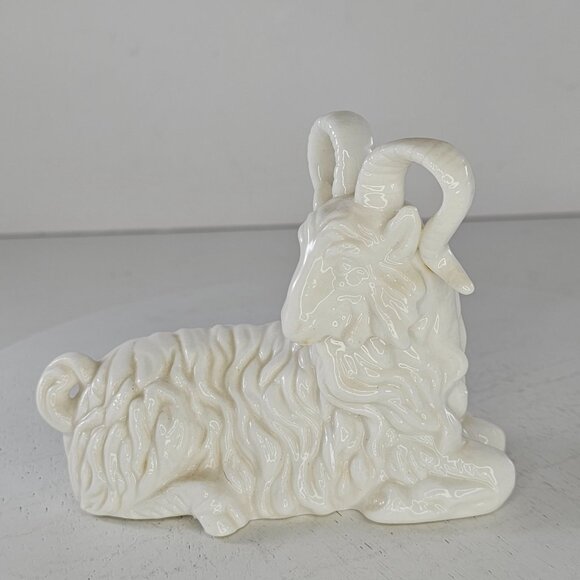 Vintage Ceramic Ram Figurine White Bighorn Sheep Goat Curved Horns *Chip* - Picture 7 of 9